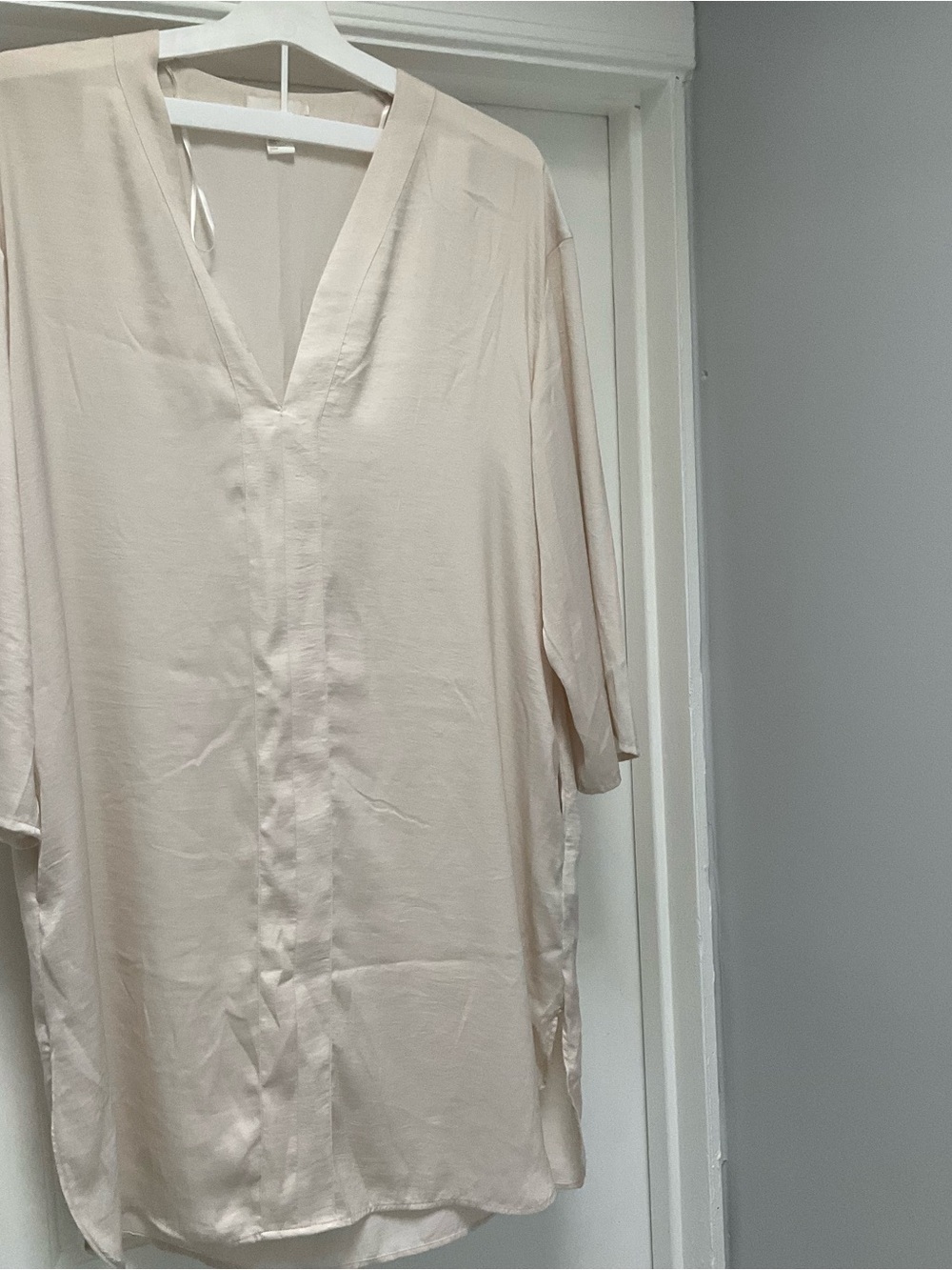 H&M Cream V-Neck Tunic Top